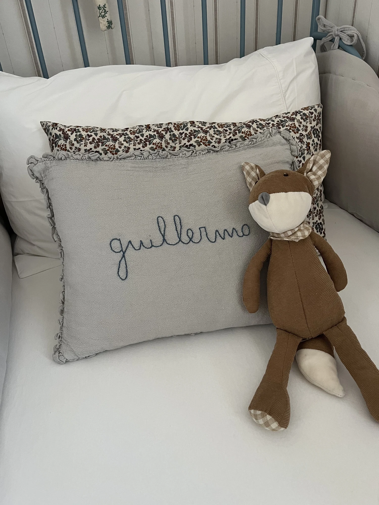Cojín bordado personalizado — Gali Studio
